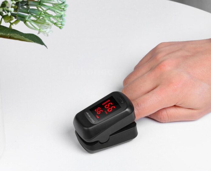 Pulsossimetro digitale a LED in super offerta su eBay a 10,99 euro