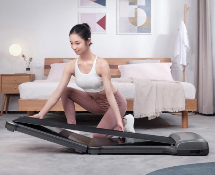 Solo 279 € lo Xiaomi WalkingPad C1, il tapis roulant per camminate e passeggiate indoor in casa