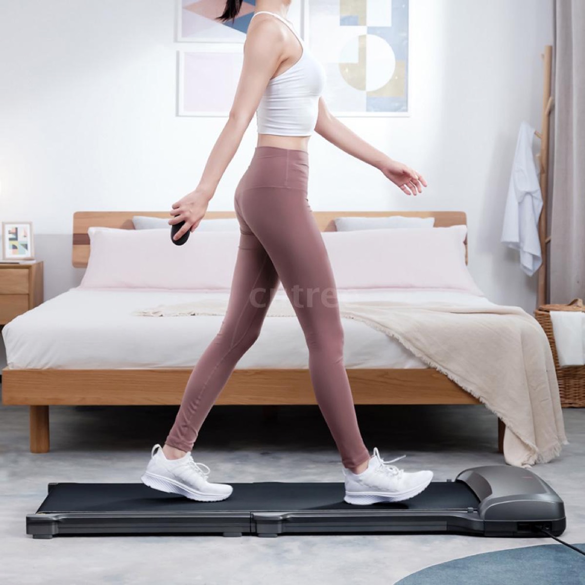 Solo 279 € lo Xiaomi WalkingPad C1, il tapis roulant per camminate e passeggiate indoor in casa