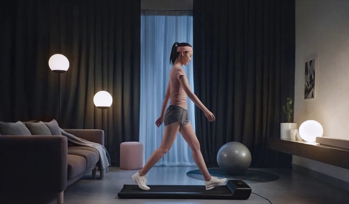 Xiaomi Mijia WalkingPad A1 Pro, solo 420 € il tapis roulant smart per passeggiare in casa
