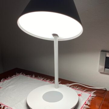 Recensione YEELIGHT YLCT03YL: lampada da comodino Pro con ricarica wireless