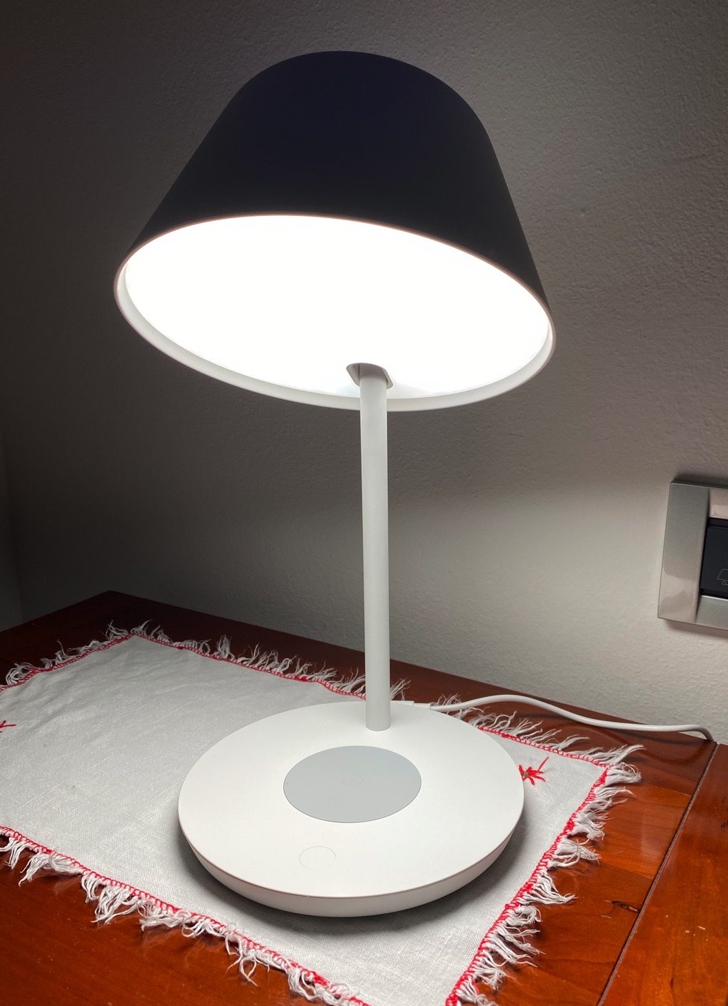 Recensione YEELIGHT YLCT03YL Pro: lampada Homekit con ricarica wireless 
