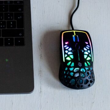 Recensione Zephyr Gaming Mouse, stile Zerg con raffreddamento incorporato