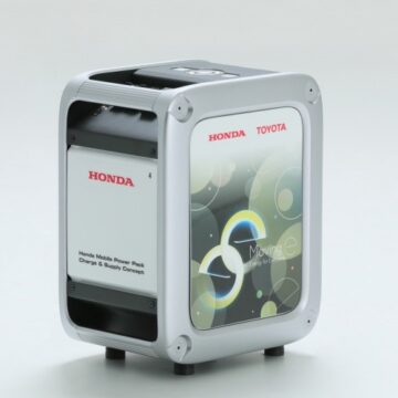Toyota e Honda testano una stazione mobile per fornire elettricità in situazioni di emergenza