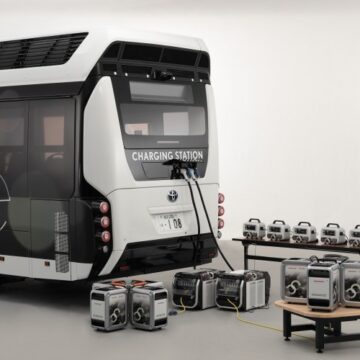 Toyota e Honda testano una stazione mobile per fornire elettricità in situazioni di emergenza