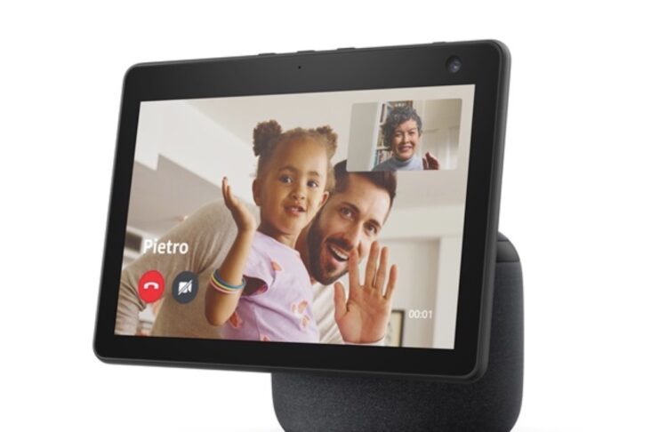 Tre Amazon Echo per i regali di Natale con Alexa: Echo 10