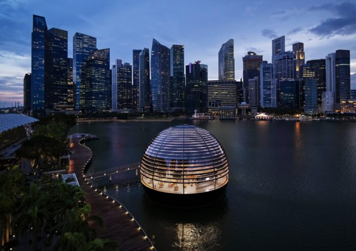L’Apple Store galleggiante di Singapore è ispirato al Pantheon di Roma