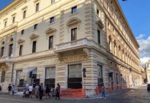Una sbirciata ai lavori per Apple Store via del Corso a Roma