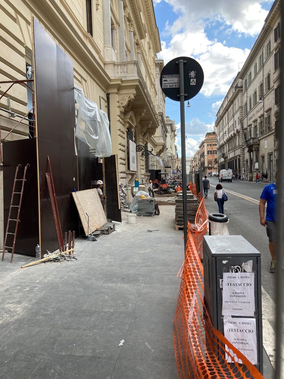 Una sbirciata ai lavori per Apple Store via del Corso a Roma