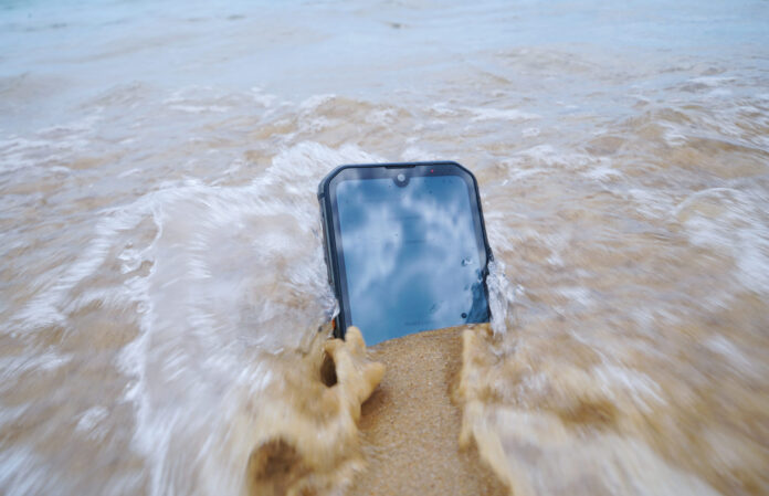 Lo smartphone “invincibile” economico è arrivato: Blackview BV9900E costa solo 230 €