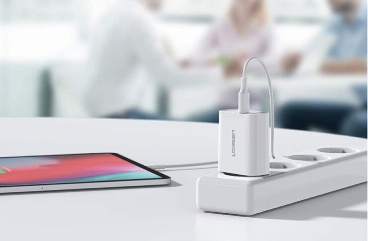 Caricate velocemente il vostro iPhone: alimentatore e cavo insieme a solo 24€