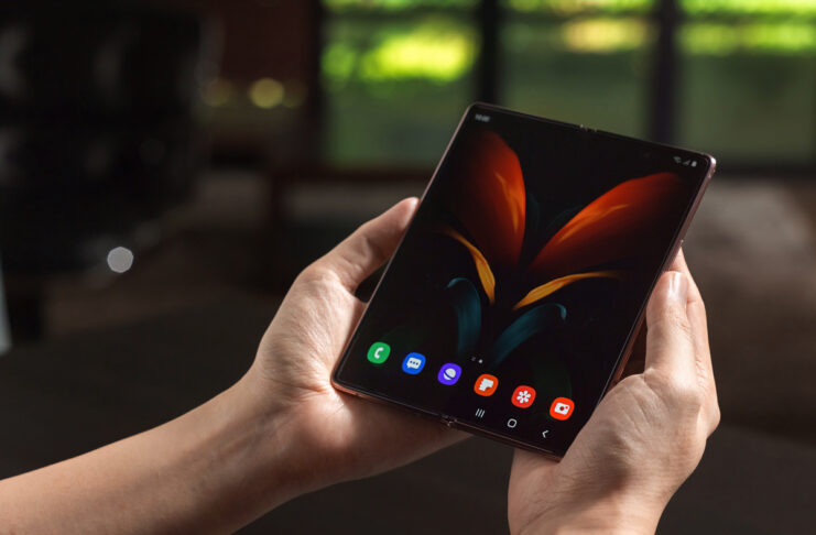 Samsung presenta Galaxy Z Fold2 5G, si preordina da oggi a 2049 euro