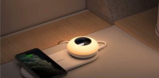 Caricabatterie wireless con lampada da comodino: solo 16,99 euro