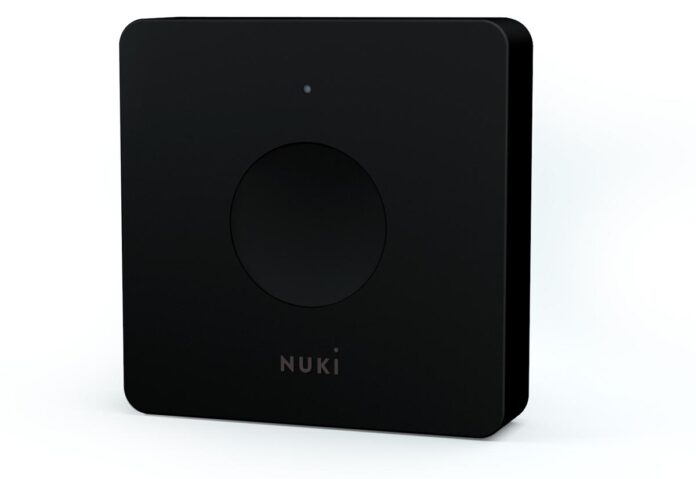Nuki Opener permette di aprire il portone condominiale con lo smartphone
