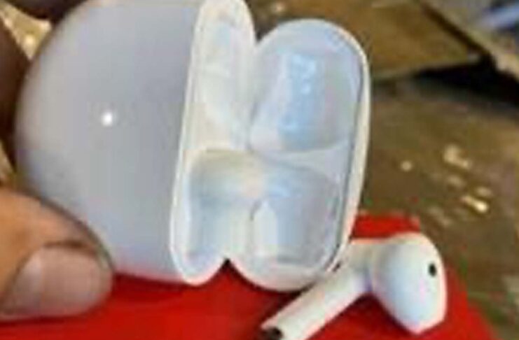 La dogana USA ha scambiato auricolari OnePlus per AirPod contraffatti