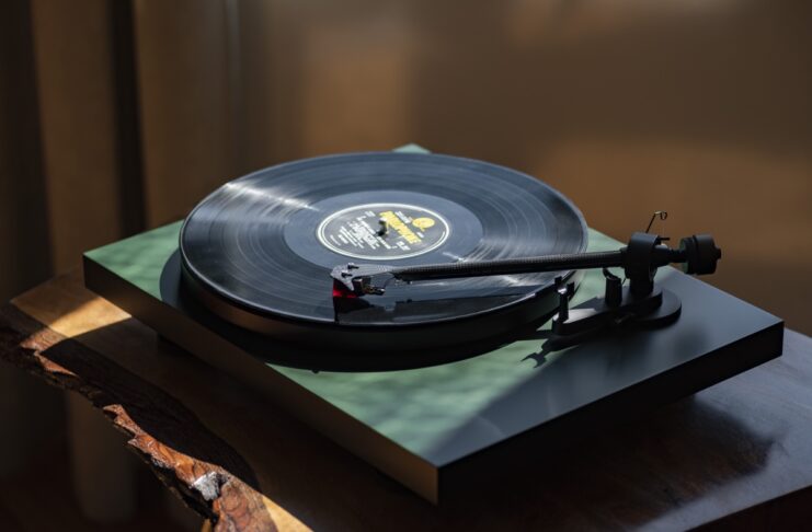 Pro-Ject Debut Carbon EVO è il giradischi accessibile per audiofili