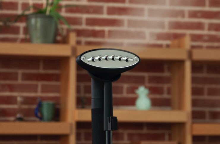 Il ferro da stiro verticale SteamOne elimina il 99% di particelle Covid-19