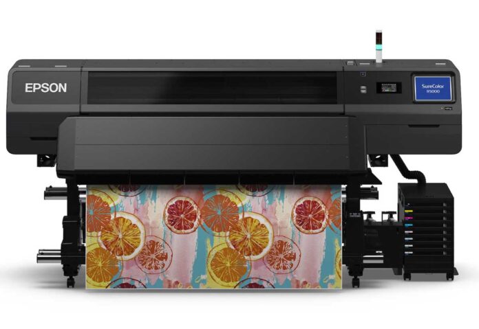 Epson SureColor SC-R5000 è una stampante di largo formato con inchiostri in resina