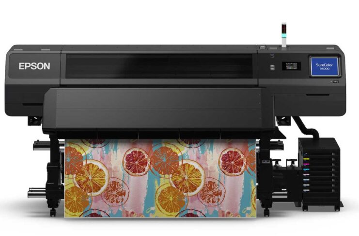 Epson SureColor SC-R5000 è una stampante di largo formato con inchiostri in resina