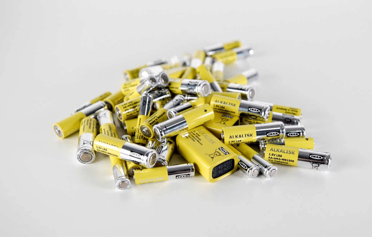 Ikea smetterà di vendere le batterie alcaline non ricaricabili entro ottobre 2021