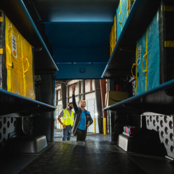 Amazon presenta il suo primo veicolo elettrico per le consegne