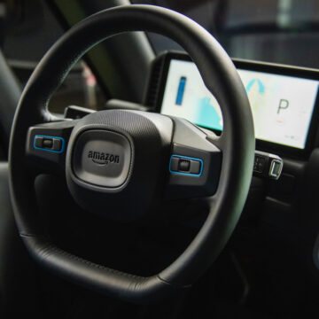 Amazon presenta il suo primo veicolo elettrico per le consegne