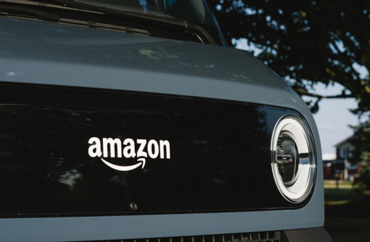 Amazon presenta il suo primo veicolo elettrico per le consegne