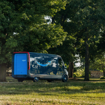Amazon presenta il suo primo veicolo elettrico per le consegne