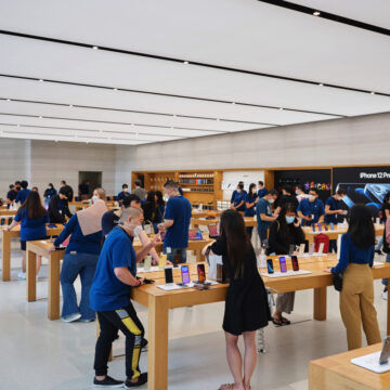 Apple celebra l’arrivo di iPhone 12 e iPad Air con le foto dal mondo
