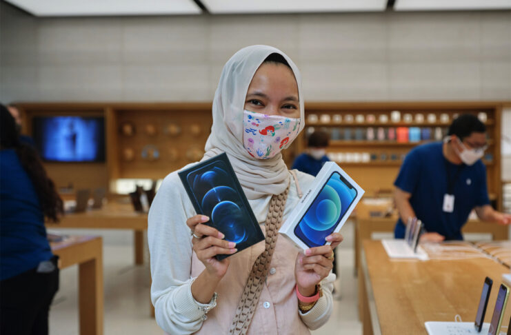 Apple celebra l’arrivo di iPhone 12 e iPad Air con le foto dal mondo