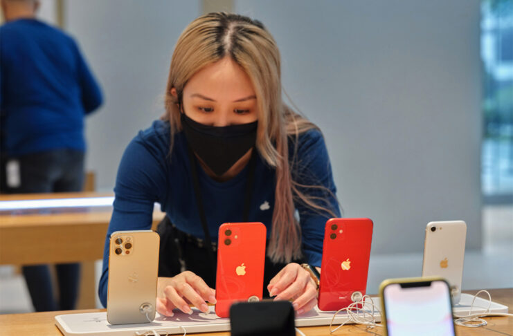 Apple celebra l’arrivo di iPhone 12 e iPad Air con le foto dal mondo