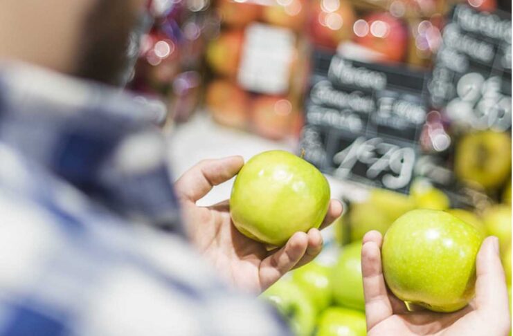 Gli Apple Glass permetteranno di confrontare due prodotti quando si fa shopping