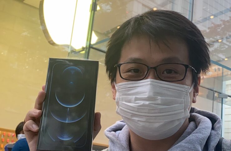 iPhone 12 disponibili nei negozi nel mondo, le impressioni degli utenti
