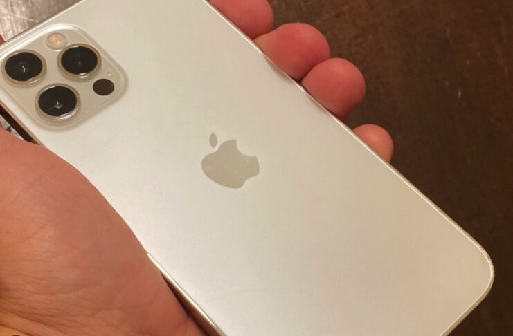 iPhone 12 Pro e magsafe arrivano in Italia: le prime immagini