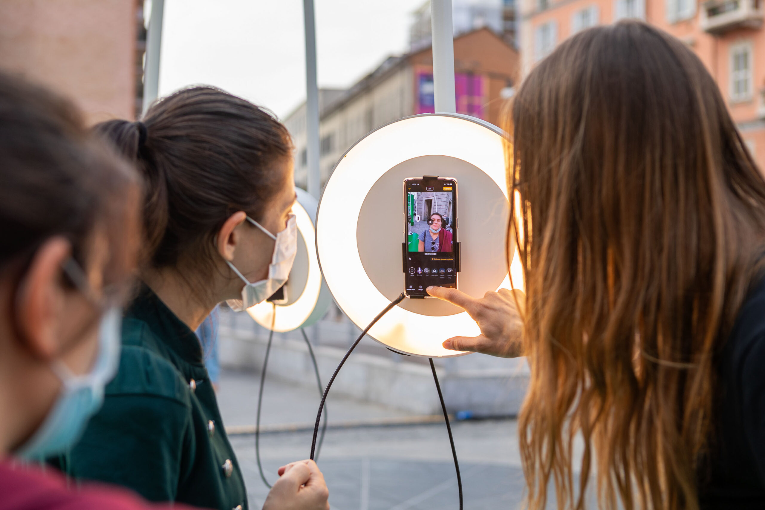 A Milano l’OPPOrtunity Creative Lab, l’installazione creativa e connessa che mostra il ruolo della tecnologia nel futuro A Milano l’OPPOrtunity Creative Lab, l’installazione creativa e connessa che mostra il ruolo della tecnologia nel futuro