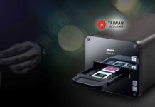 Plustek OpticFilm 120 Pro è uno scanner multi-formato per diapositive, negativi e fotocolor