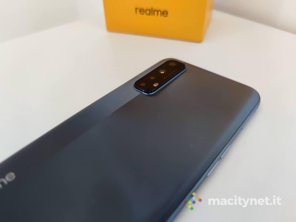 Recensione Realme 7, un buon gaming phone super low cost
