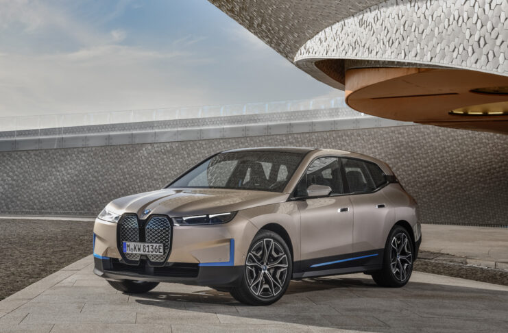 La BMW Vision iNEXT diventa la BMW iX