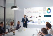 Il proiettore LG ProBeam 4K UHD offre fino a 300″ in 4K