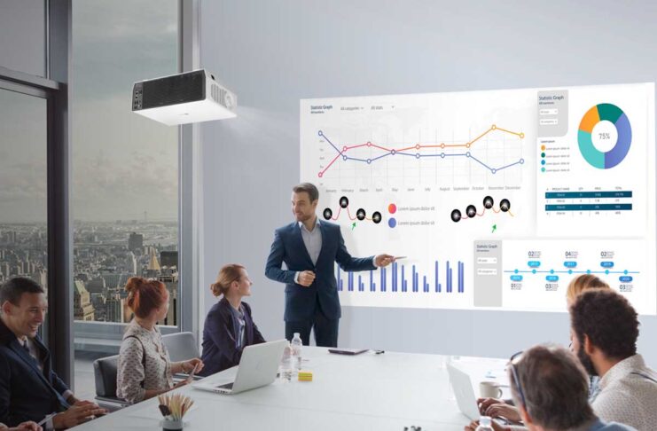 Il proiettore LG ProBeam 4K UHD offre fino a 300″ in 4K