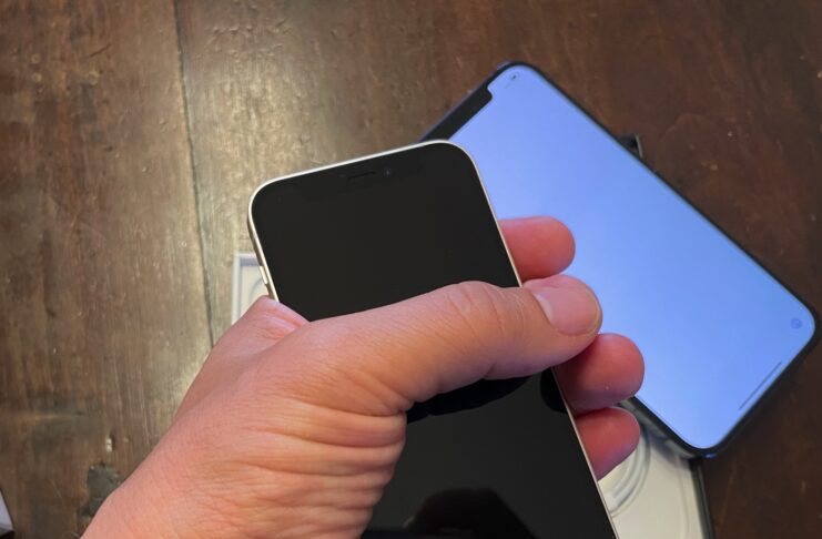 confrontoiphone12miniiphone12promaximg 5209