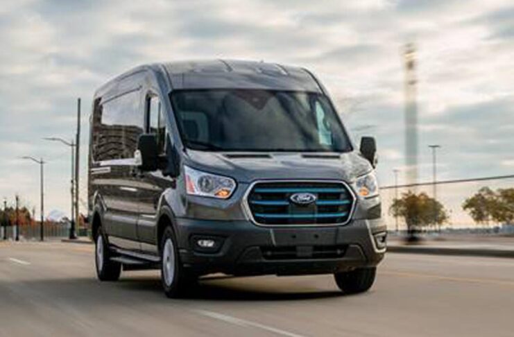 Ford E-Transit è la versione completamente elettrica del veicolo commerciale