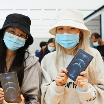 Apple celebra l’arrivo di iPhone 12 mini e iPhone 12 Pro Max