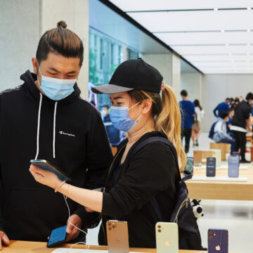 Apple celebra l’arrivo di iPhone 12 mini e iPhone 12 Pro Max