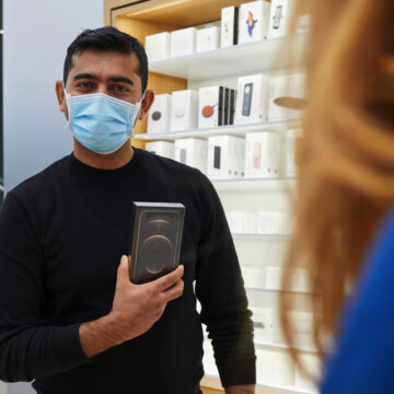 Apple celebra l’arrivo di iPhone 12 mini e iPhone 12 Pro Max