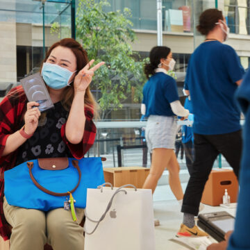 Apple celebra l’arrivo di iPhone 12 mini e iPhone 12 Pro Max