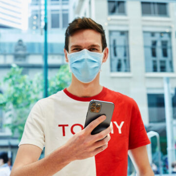 Apple celebra l’arrivo di iPhone 12 mini e iPhone 12 Pro Max