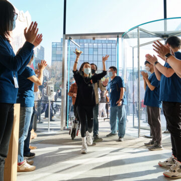 Apple celebra l’arrivo di iPhone 12 mini e iPhone 12 Pro Max