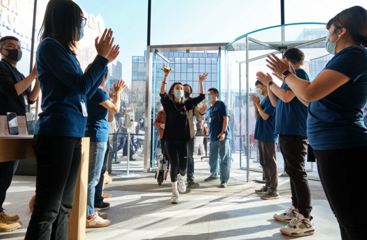 Apple celebra l’arrivo di iPhone 12 mini e iPhone 12 Pro Max