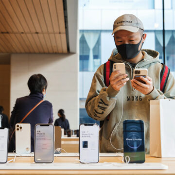 Apple celebra l’arrivo di iPhone 12 mini e iPhone 12 Pro Max